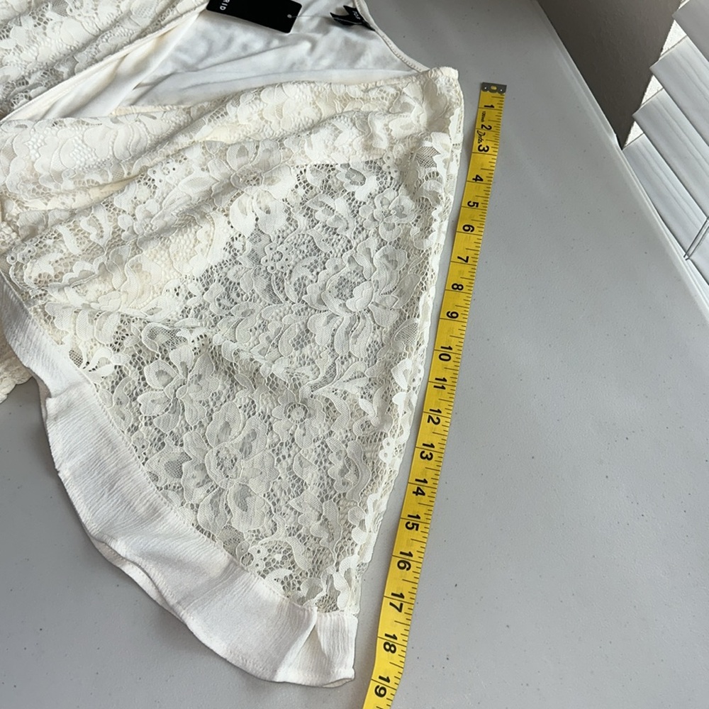 NWT TORRID Cream Lace V-Neck Romper Size 2. - Picture 15 of 16